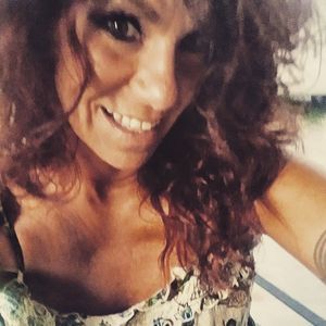 Meet your Posher, April-lyn